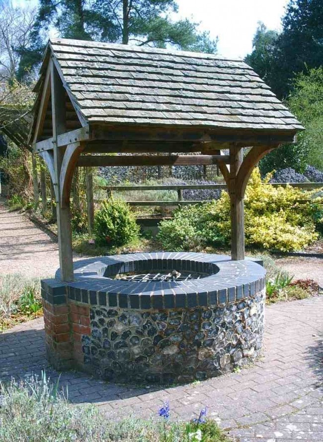 Brunnenstein kann natürlich oder künstlich sein