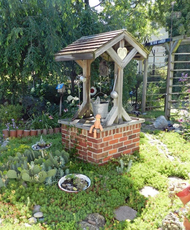 Ein Haus für einen Brunnen mit Ziegelsockel wird sehr lange halten