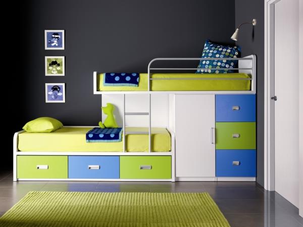 podwójne łóżko przedszkole zielony dywan szuflady