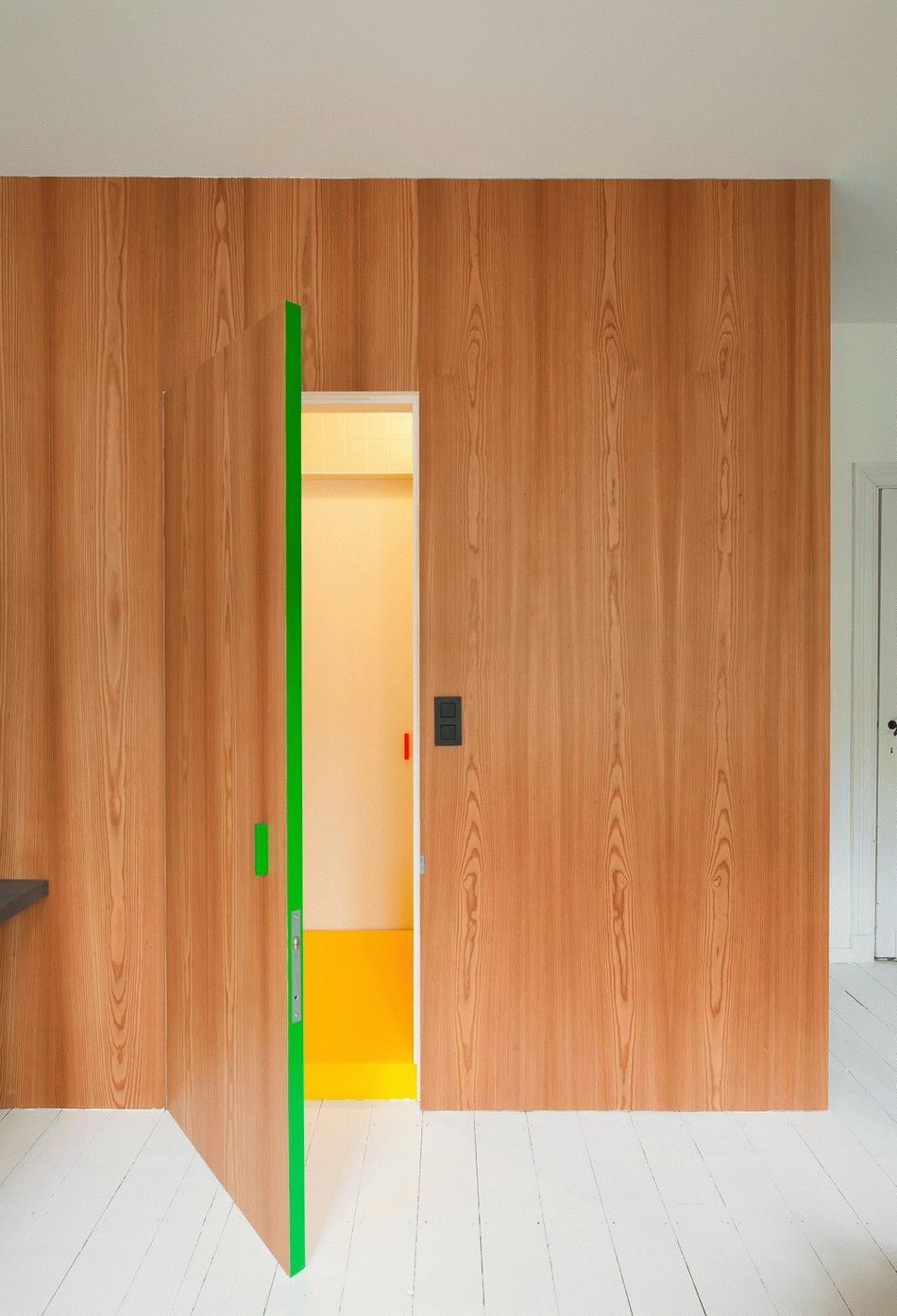 Lehké dřevěné obložení dveří