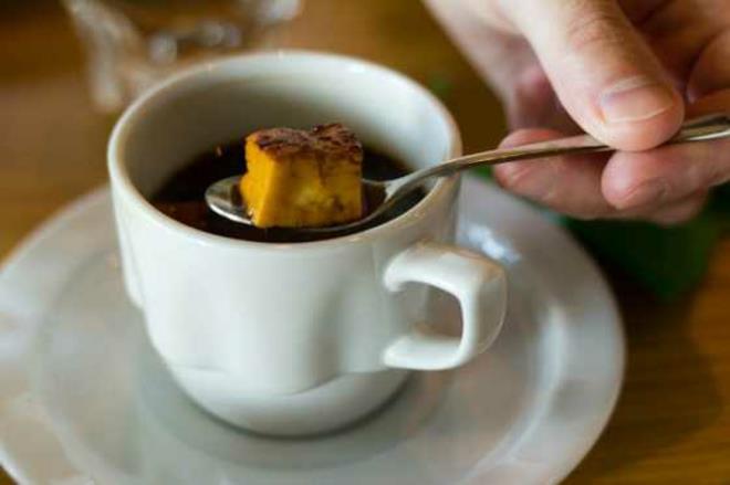 Les spécialités de café boivent une tasse de café dans le monde entier