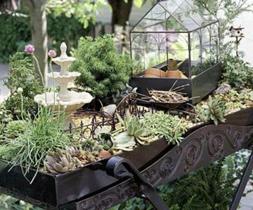 Concevoir un mini jardin fontaine ornementale plateau en fer forgé