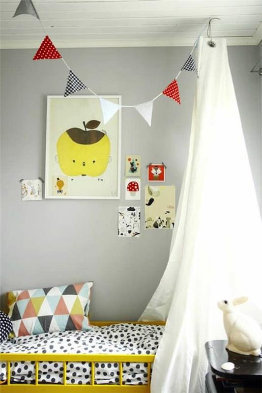 idées d'ameublement chambre d'enfant décoration murale lit jaune