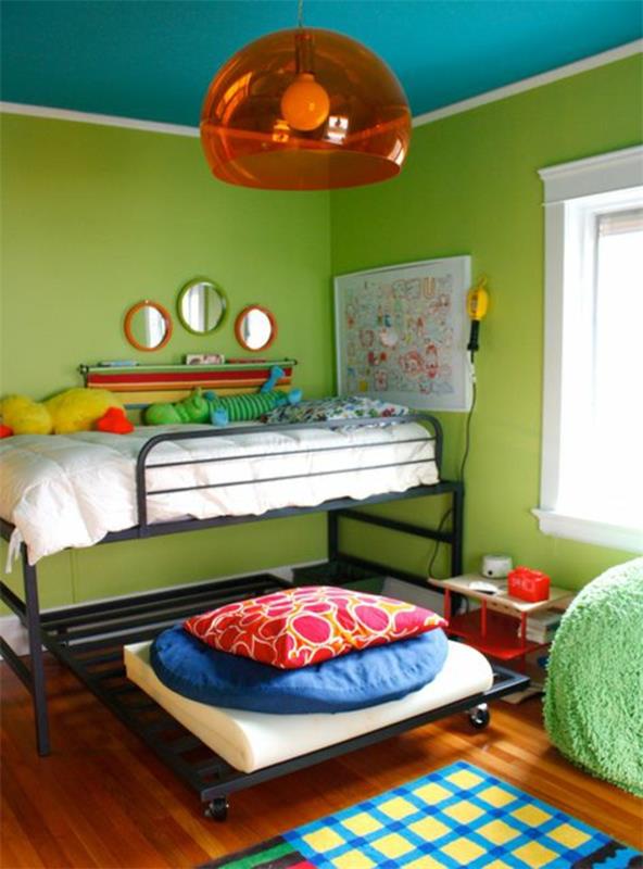 idées d'ameublement idées de couleurs chambre d'enfant suspension verte et bleue
