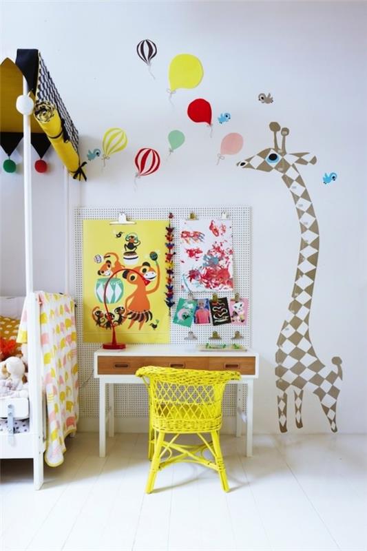 idées de couleurs décoration murale chambre d'enfant bureau chaise jaune