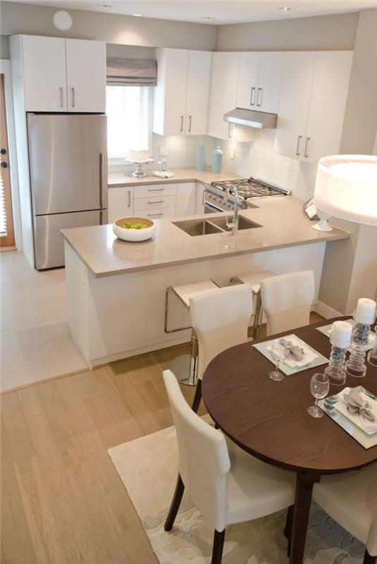 pomysły na umeblowanie porady dotyczące wyposażenia kuchni stół jadalniany białe krzesła wyspa kuchenna lada barowa stołki barowe białe moduły kuchenne szafki