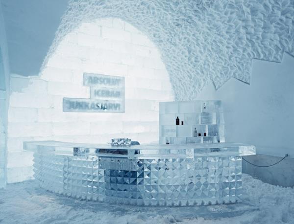 Comptoir de bar de l'hôtel de glace Suède