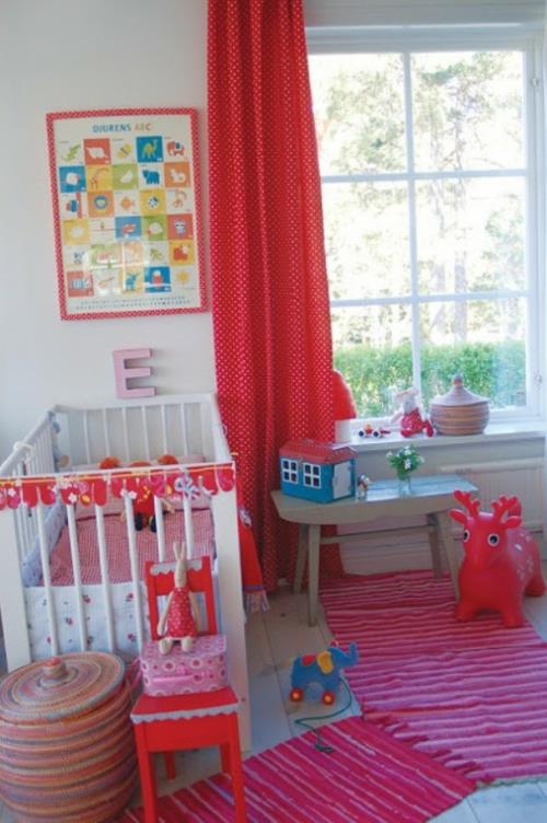 eklektyczne pomysły na wnętrze pokoju dziecięcego czerwone
