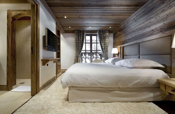 piękny rustykalny projekt kabiny górskiej sypialnia dywan łóżko