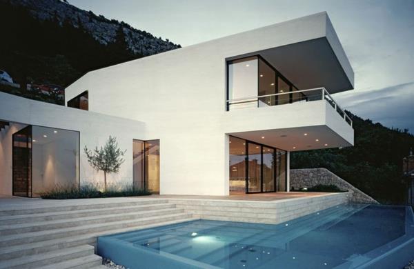 élégante maison minimaliste en croatie avec une grande piscine