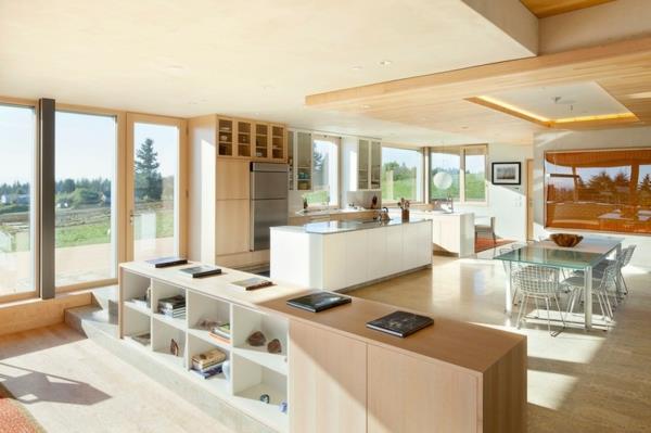 plan d'étage ouvert en bois clair de maison à économie d'énergie