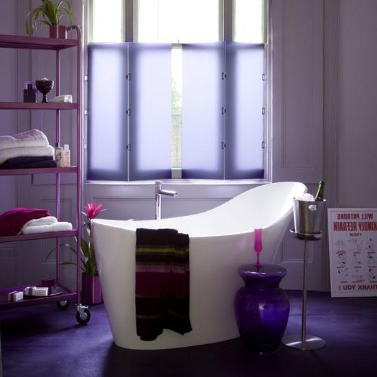 relaksujące fioletowe ręczniki kąpielowe do wanny nowoczesna łazienka