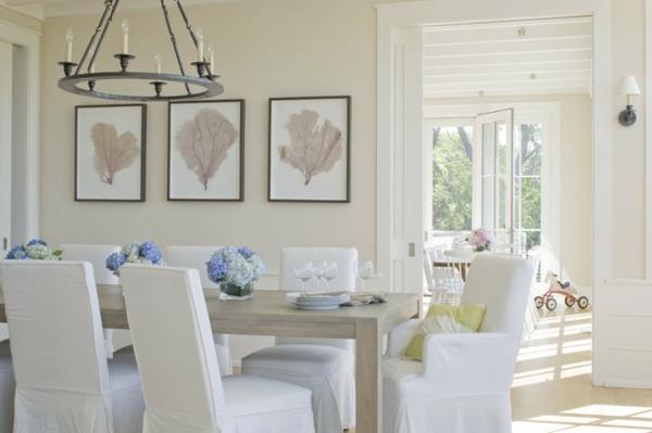 Dekoracja jadalni w lecie eleganckie krzesła pokryte bielą