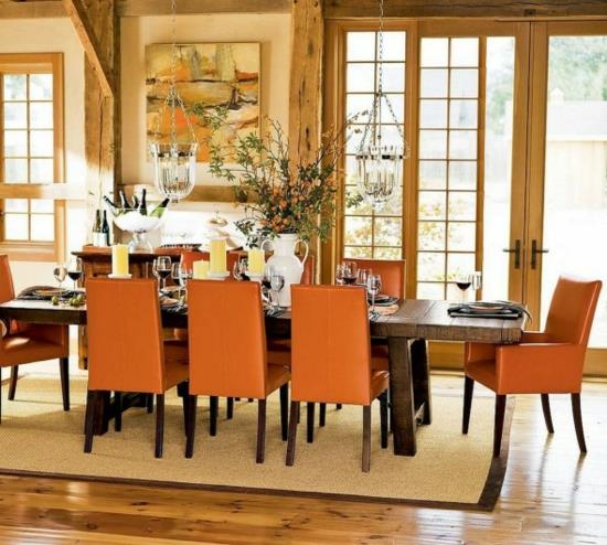 décoration de salle à manger chaises en cuir orange poutres en bois ouvertes