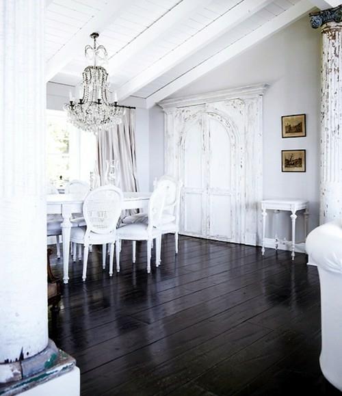 salle à manger intérieur noir blanc plancher de bois