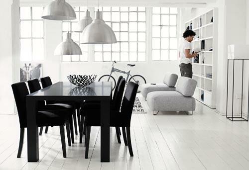 salle à manger intérieur noir blanc table chaises tabourets étagères