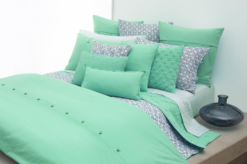 Installez du linge de lit exclusif dans une chambre verte