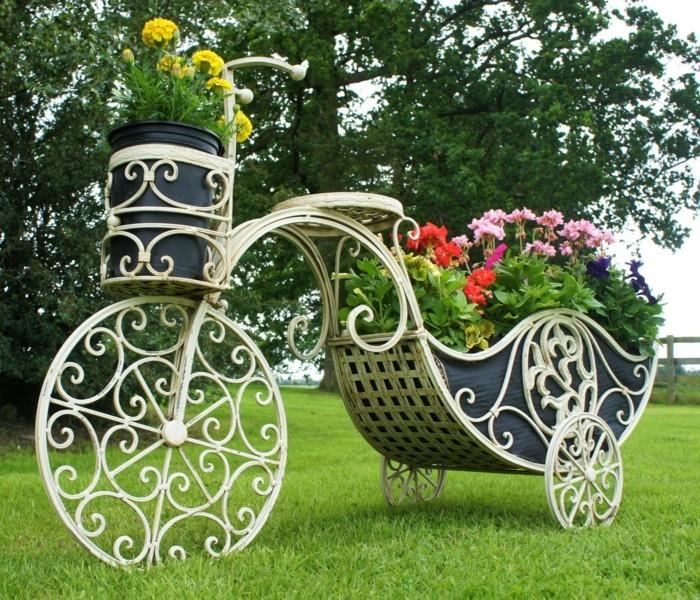 rower jako oryginalna dekoracja ogrodu