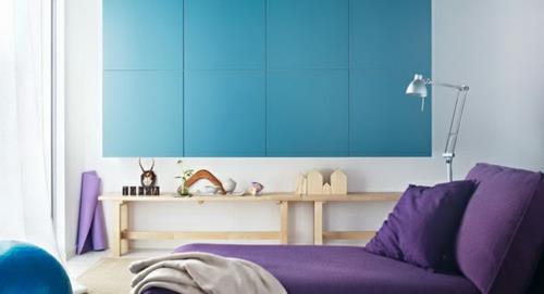 Elegancka kolorystyka w domu zabudowana w pastelowym łóżku