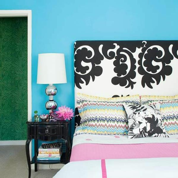 kolorowa sypialnia kreatywne pomysły na kolory niebieska ściana kolorowa zagłówek łóżka