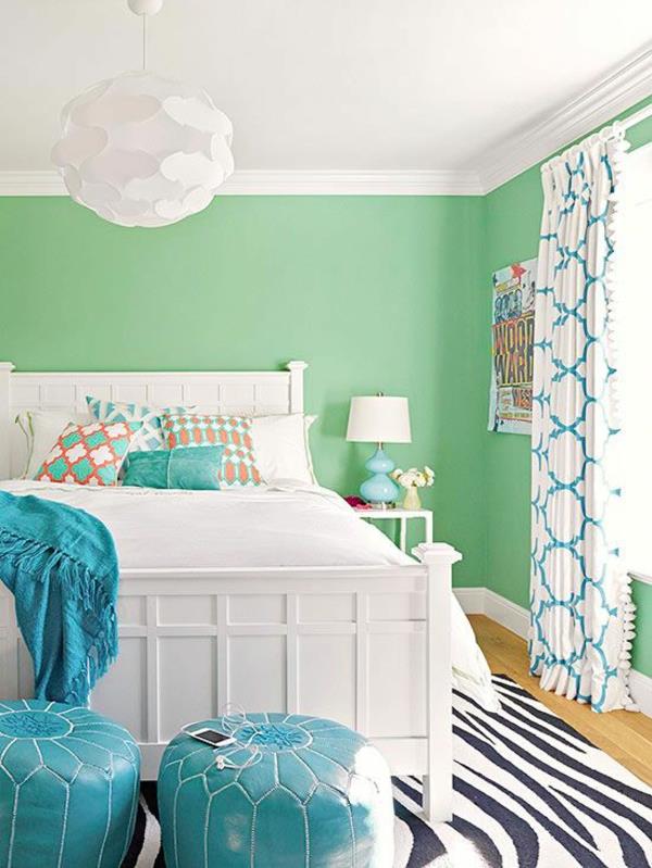 Conception de couleur des murs de la chambre à coucher tapis peinture motif zébré coussins de siège couleur blanche couverture