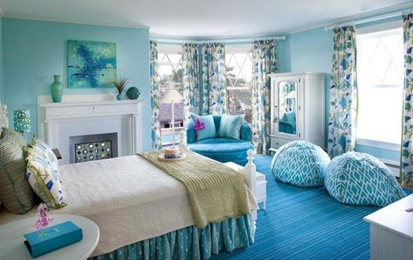 Idées de couleurs pour le salon couvre-lit blanc turquoise