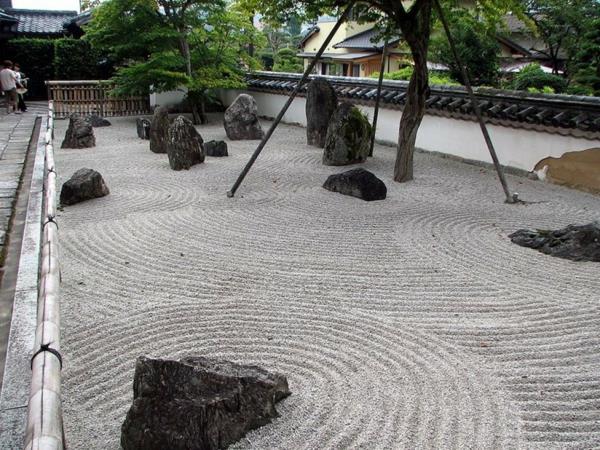 feng shui jardin cercles de sable rochers