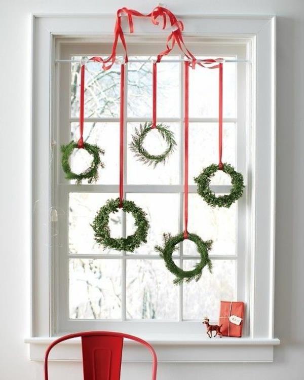 décoration de fenêtre noël bricoler couronne de noël décoration de fenêtre noël
