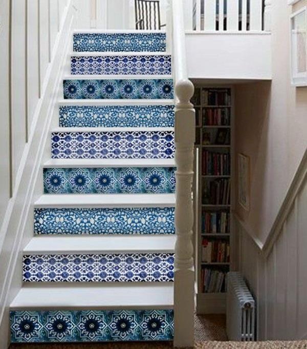tuile couleurs tuile modèle bleus blancs cage d'escalier marches
