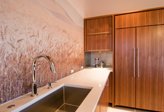 يجب أن تكون ورق الحائط في المطبخ مقاومًا للرطوبة وسهل التنظيف.