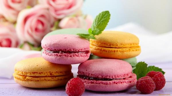 macarons français aux framboises