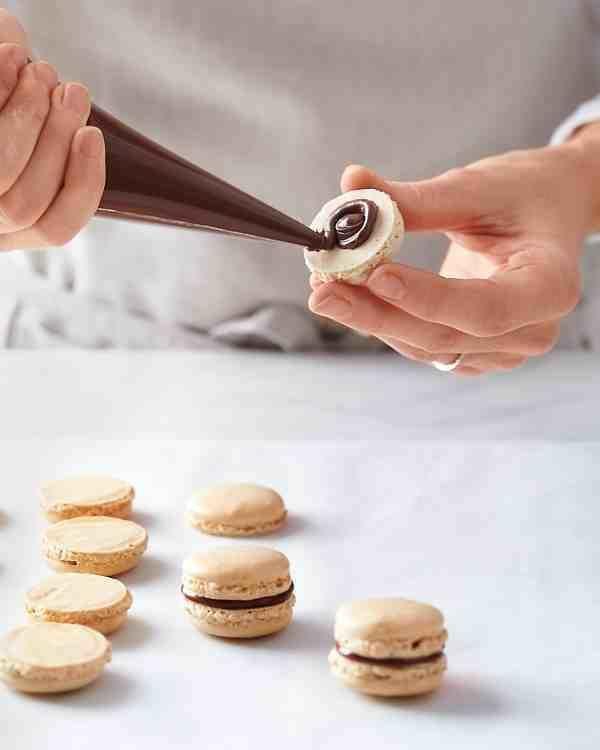 macarons français fourrage crème au chocolat
