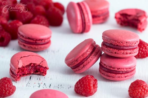 macarons français aux framboises