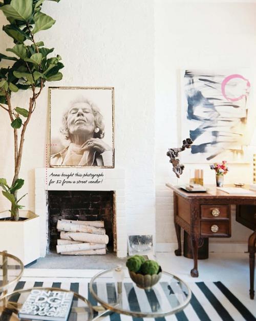 idées de décoration printanière pour la peinture murale du salon comme cheminée accrocheuse avec du bois de chauffage plante verte en pot belle ambiance