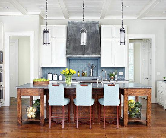 frais et chic avec îlot de cuisine bleu en bois à gros grain