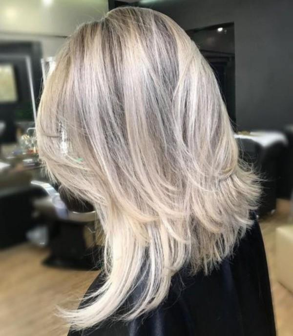 coiffures pour cheveux fins - cheveux aux épaules