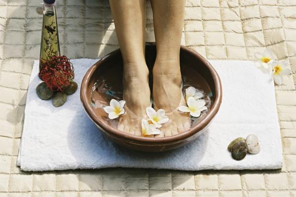 Faites votre propre bain de pieds avec des fleurs exotiques