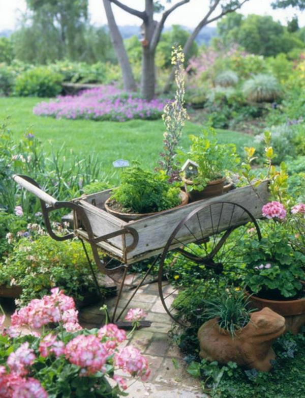 projekty ogrodowe drewniane wózki kwiaty