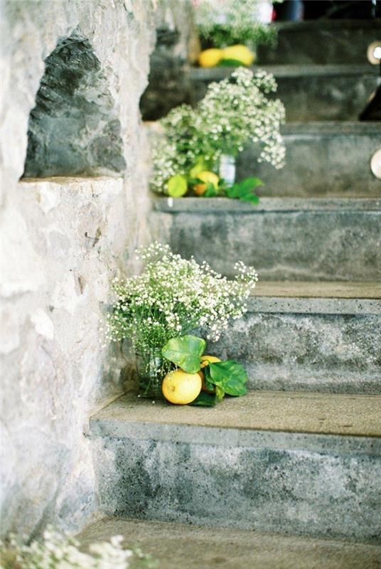 pomysły na dekoracje ogrodowe z roślinami na schody ogrodowe