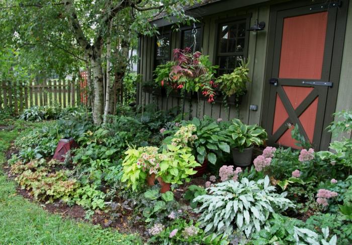pomysły na projektowanie ogrodu rośliny ogrodowe pozostawiają małe podwórko