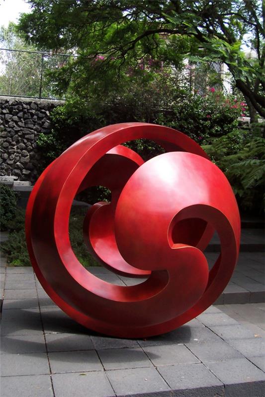 jardin design moderne sculpture rouge