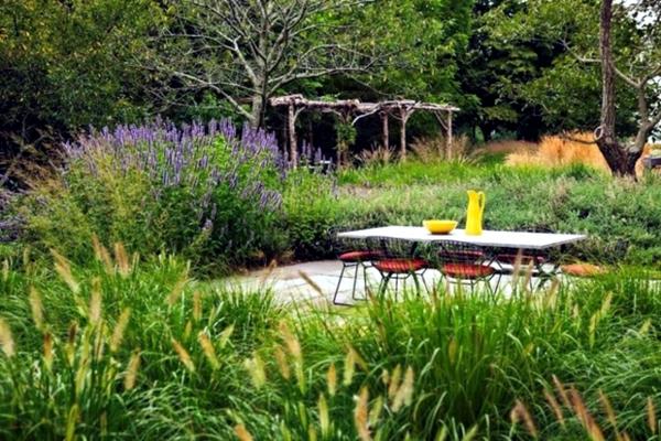 coin salon de jardin design oasis de verdure créer de l'intimité