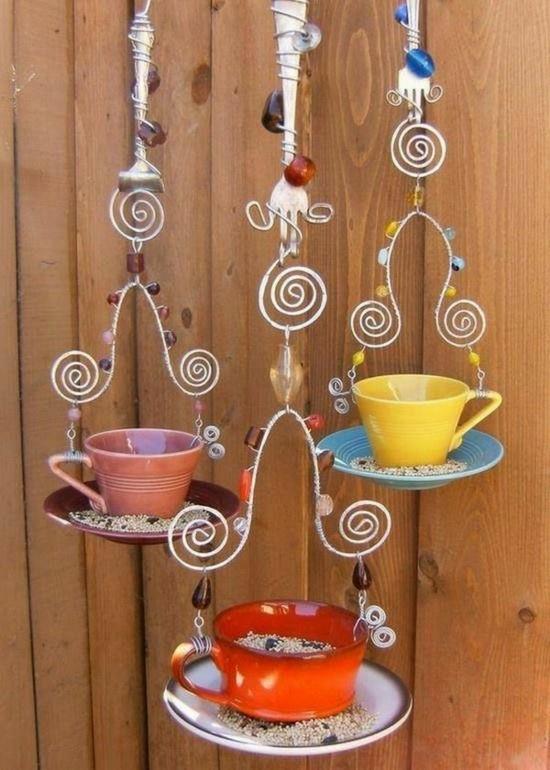Zrób własne porcelanowe kubki do dekoracji ogrodu z jedzeniem dla ptaków
