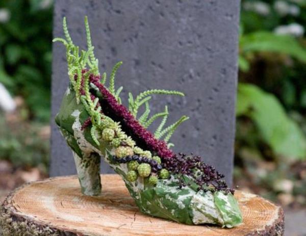 idées de décoration de jardin créer des chaussures pour femmes parterre de fleurs