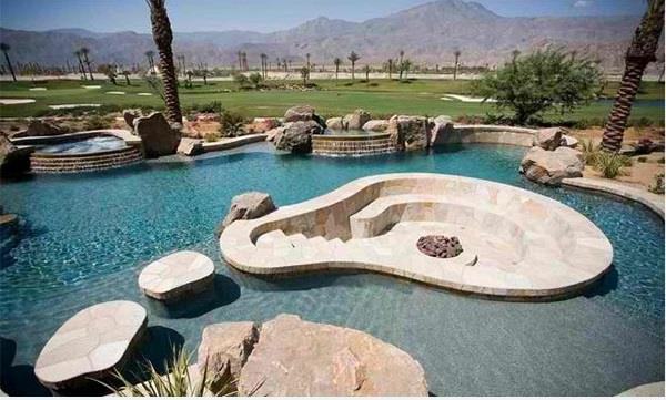 jardin design jardin piscine et foyer ensemble palmiers