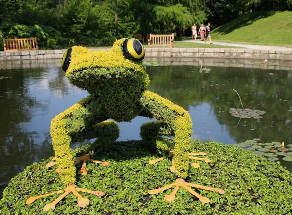 rzeźby ogrodowe żaba staw sztuka ogrodowa