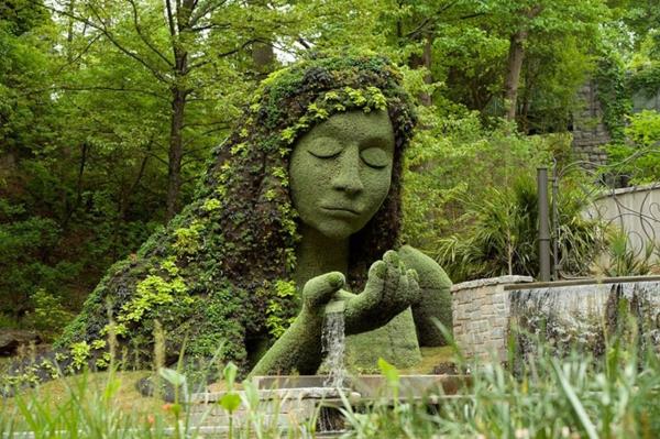 posągi ogrodowe bogini ziemi wodospad