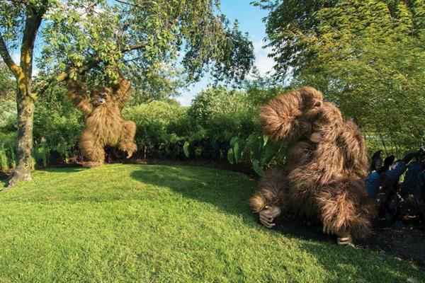 rzeźby ogrodowe orangutans