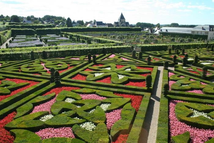 projektowanie ogrodu pomysły na ogród geometryczny bukszpan kolorowe kwiaty park obszar