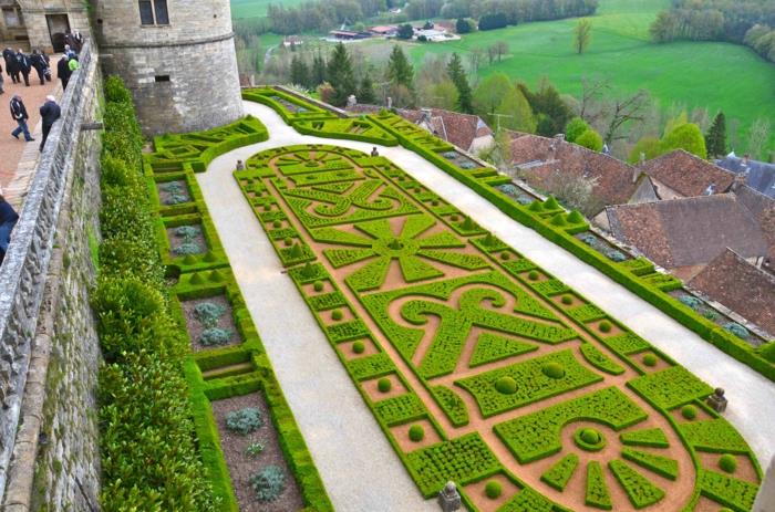 projektowanie ogrodu pomysły na ogród zamek taras figury geometryczne